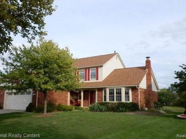 5164 CROWFOOT Drive , Troy, MI 48085