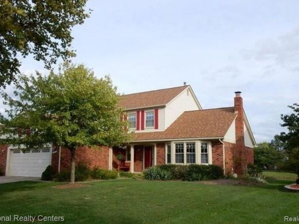 5164 CROWFOOT Drive, Troy, MI 48085