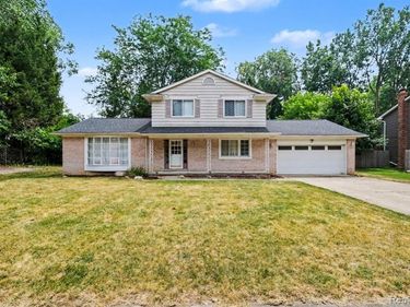 436 Dutch Mill Drive , Flushing, MI 48433