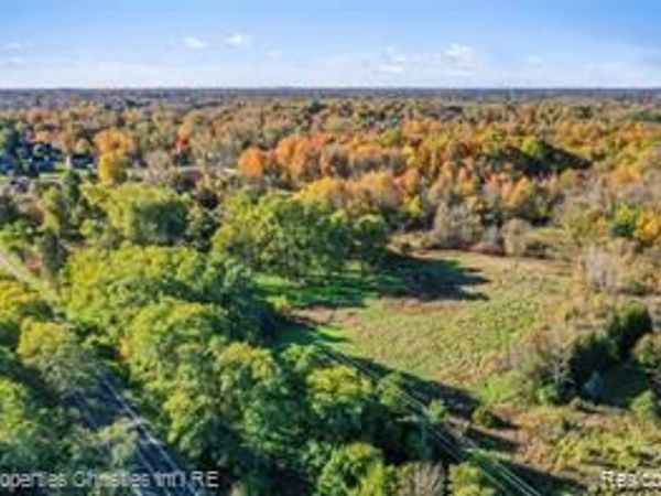 1860 Hiller Road, West Bloomfield Twp, MI 48324
