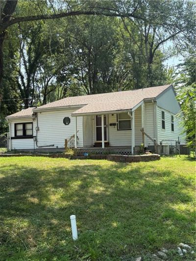 937 Dorothy Drive, Excelsior Springs, MO 64024 Main Photo
