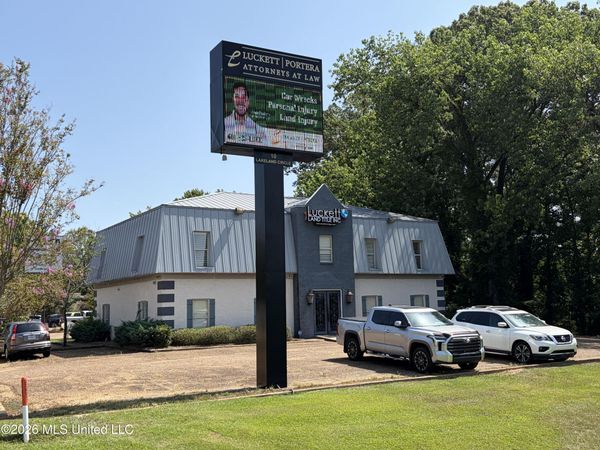 10 Lakeland Circle, Jackson, MS 39216