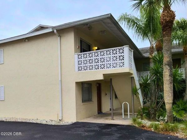 102 S Peninsula Drive, Unit 105, Daytona Beach, FL 32118