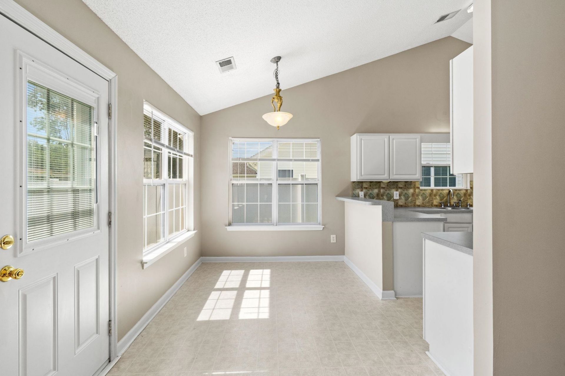 4681 Southgate Pkwy.  Photo 7