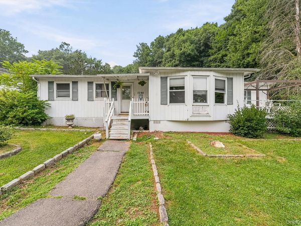 2296 Crompond Road , Cortlandt Manor, NY 10567