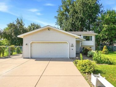 1526 Sherren Avenue E, Maplewood, MN 55109