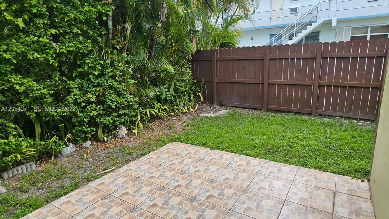 808 NE 10th St , Unit 3, Hallandale Beach, FL 33009 Photo