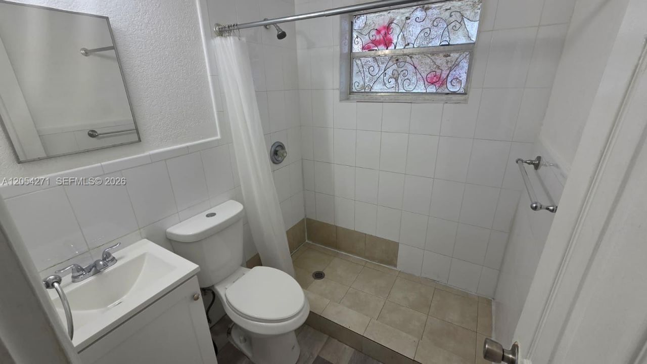 808 NE 10th St, Unit 3, Hallandale Beach, FL 33009 Photo
