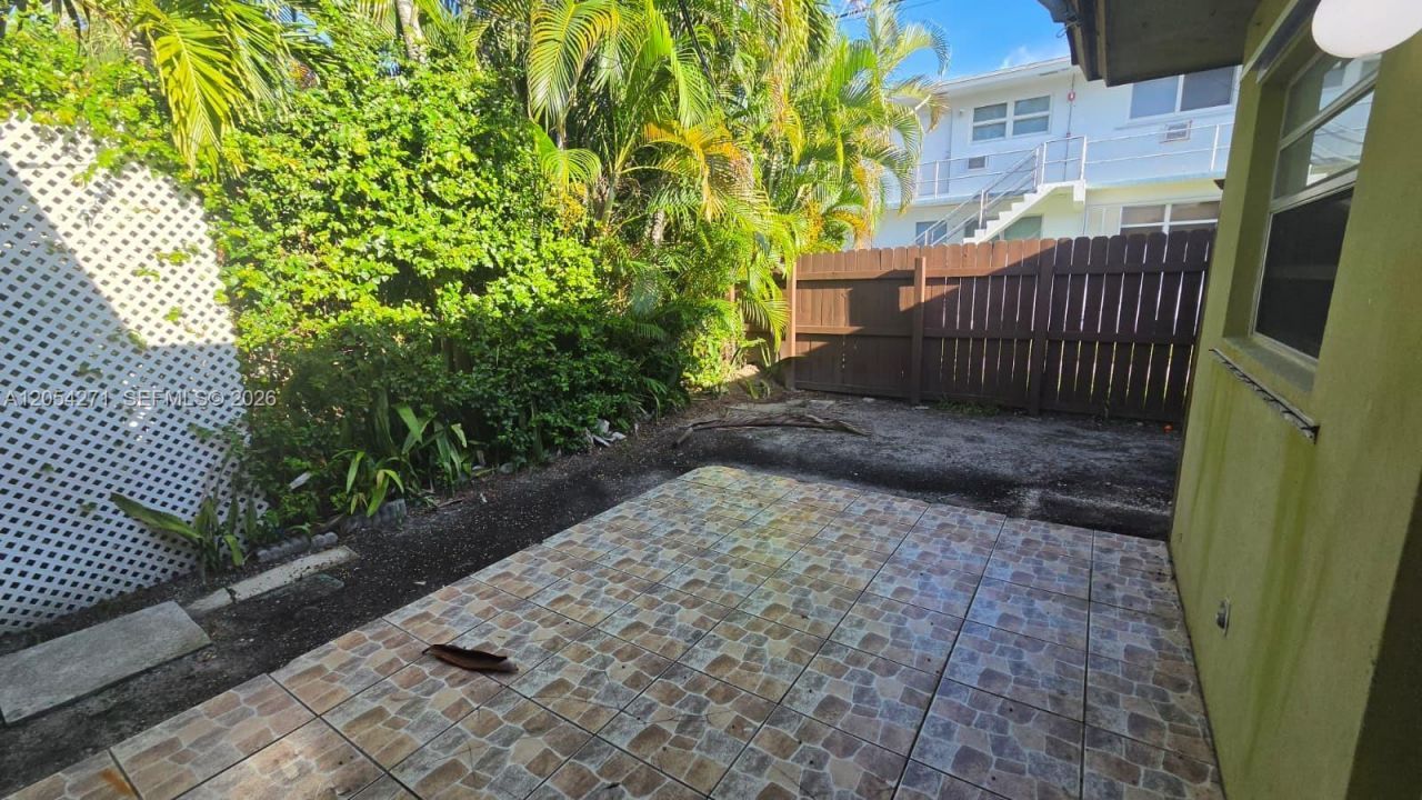 808 NE 10th St, Unit 3, Hallandale Beach, FL 33009 Photo