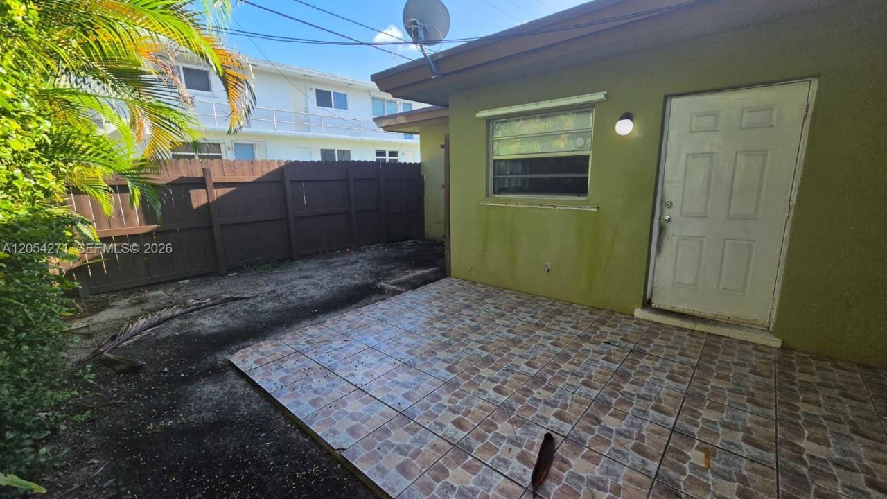 808 NE 10th St, Unit 3, Hallandale Beach, FL 33009 Photo