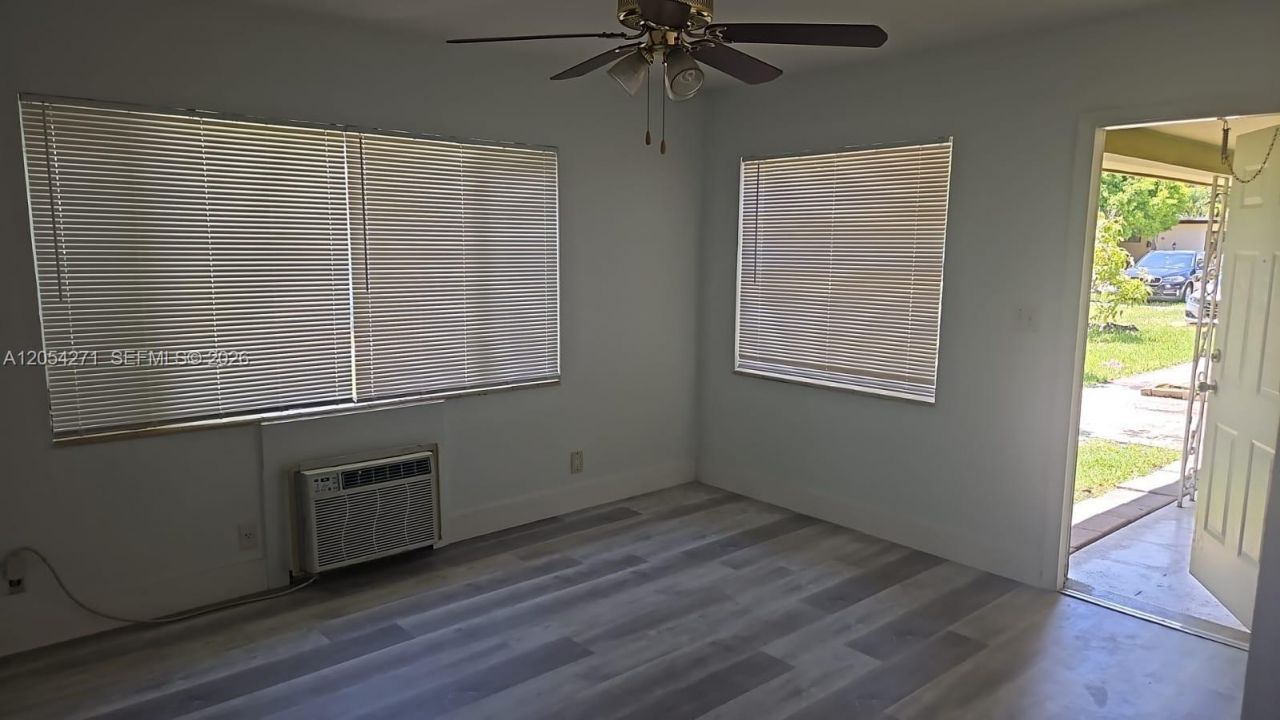 808 NE 10th St , Unit 3, Hallandale Beach, FL 33009 Photo