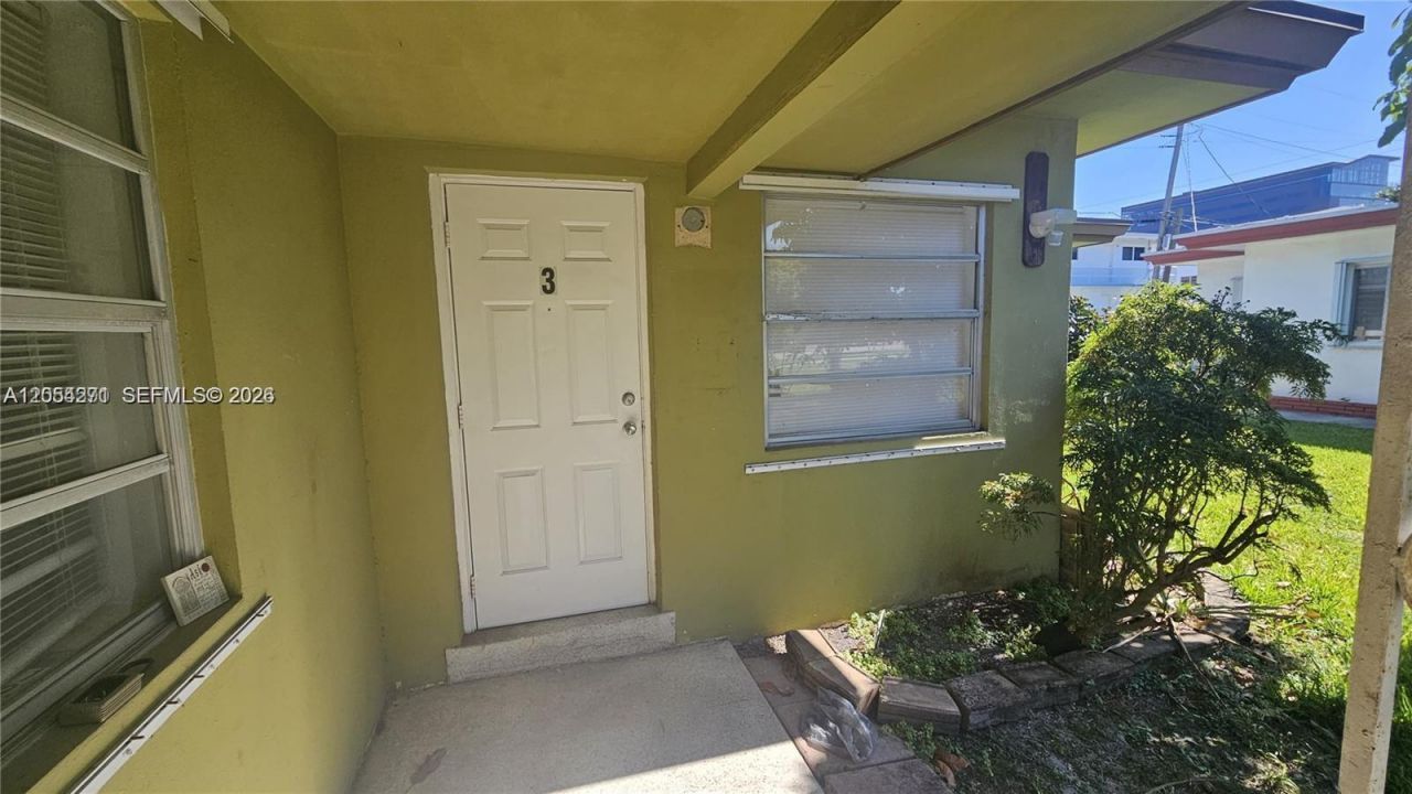 808 NE 10th St, Unit 3, Hallandale Beach, FL 33009 Photo