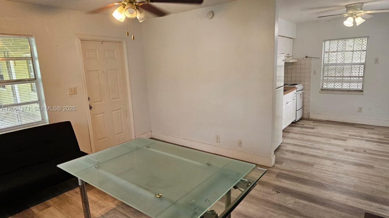 808 NE 10th St , Unit 3, Hallandale Beach, FL 33009 Photo