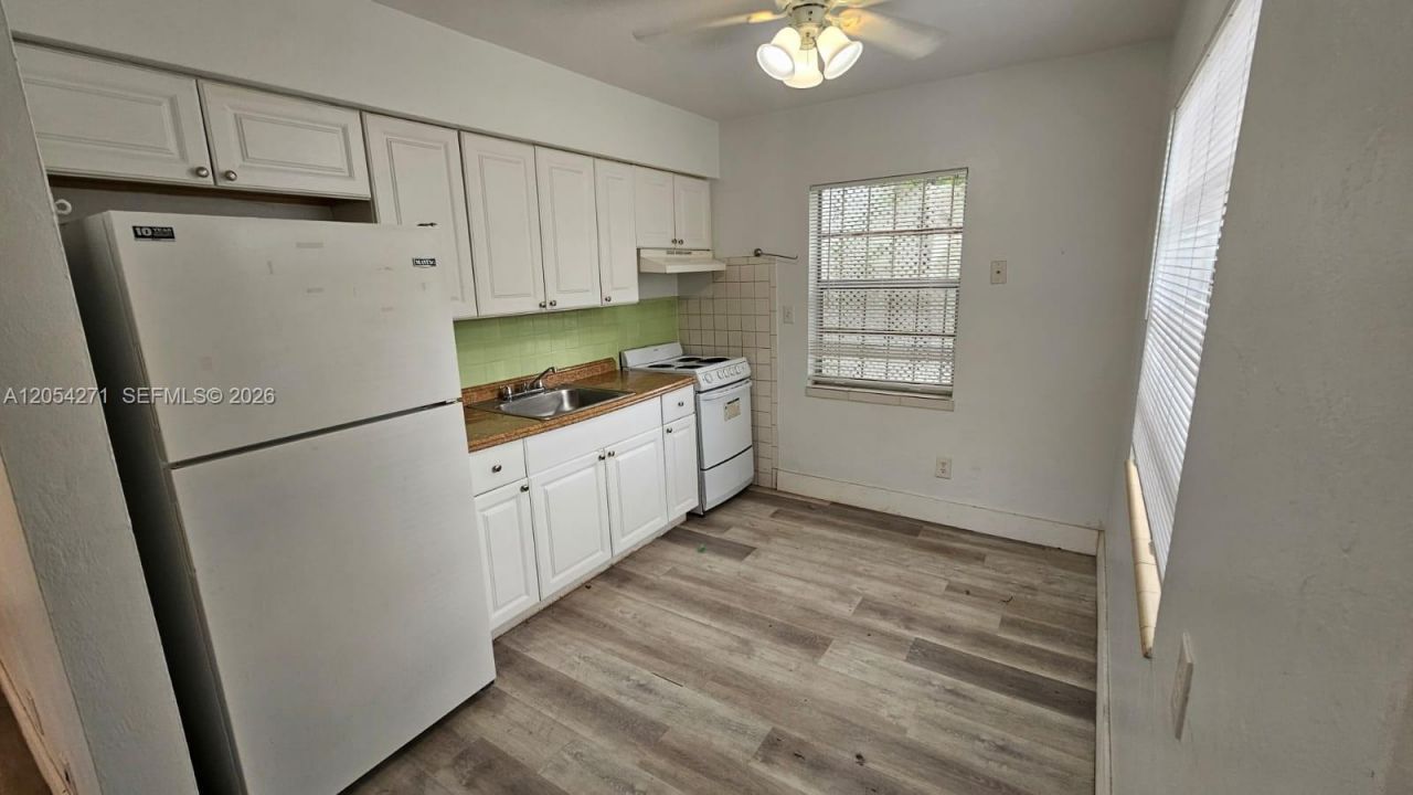 808 NE 10th St , Unit 3, Hallandale Beach, FL 33009 Photo