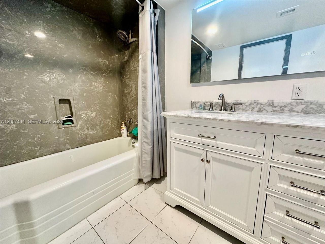 800 NE 195th St , Unit 314, Miami, FL 33179 Photo