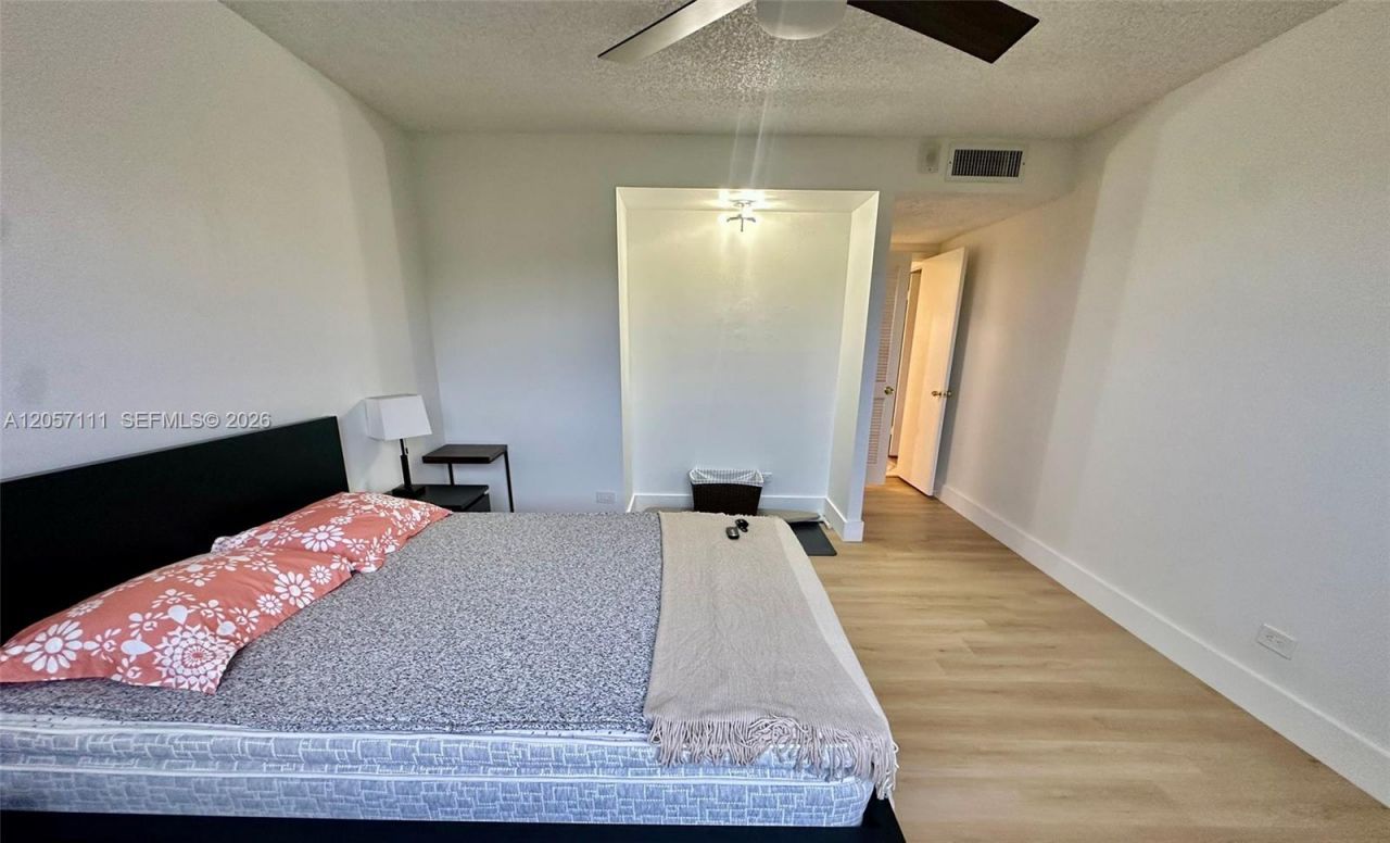 800 NE 195th St , Unit 314, Miami, FL 33179 Photo