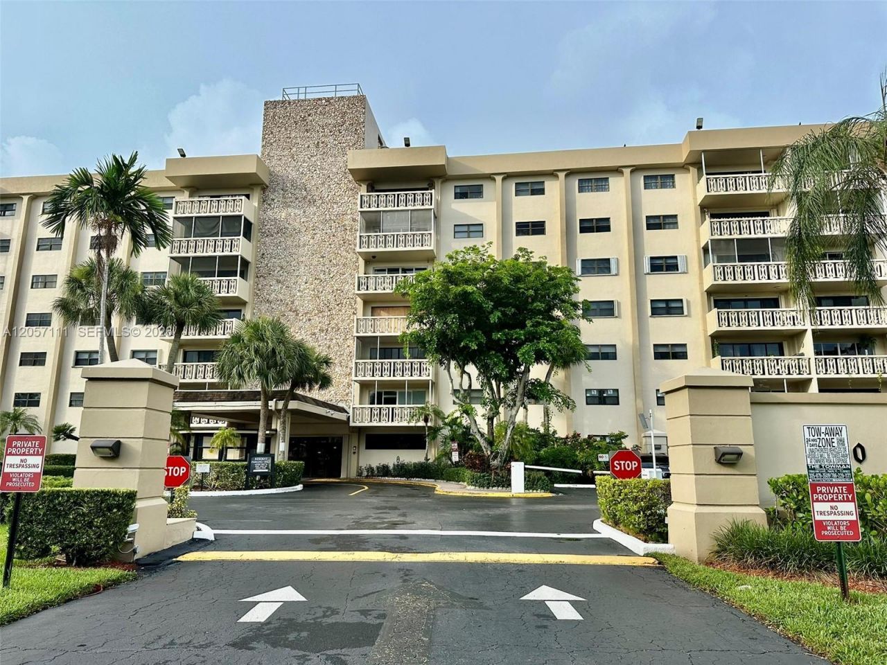 800 NE 195th St , Unit 314, Miami, FL 33179 Photo
