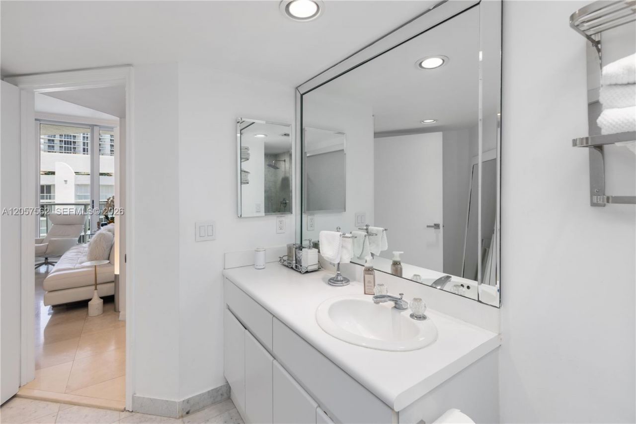 16445 Collins Ave, Unit OS25, Sunny Isles Beach, FL 33160 Photo