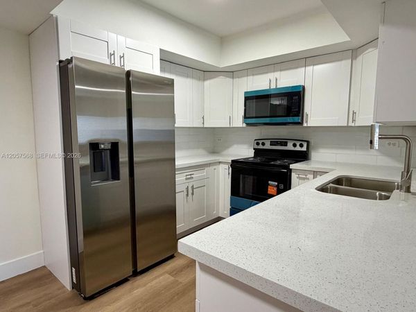 3690 N 56th Ave , Unit 906, Hollywood, FL 33021
