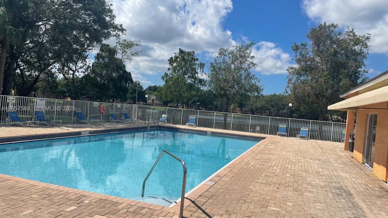 3690 N 56th Ave , Unit 906, Hollywood, FL 33021 Photo