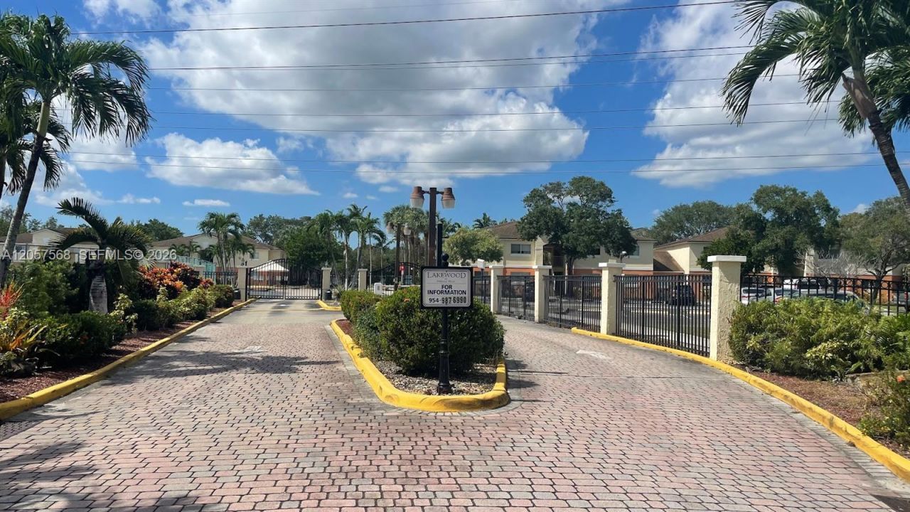 3690 N 56th Ave , Unit 906, Hollywood, FL 33021 Photo