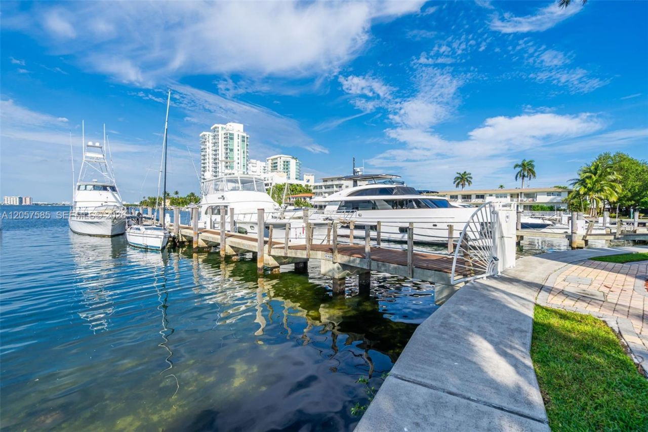 7900 Harbor Island Dr, Unit 1126, North Bay Village, FL 33141 Photo