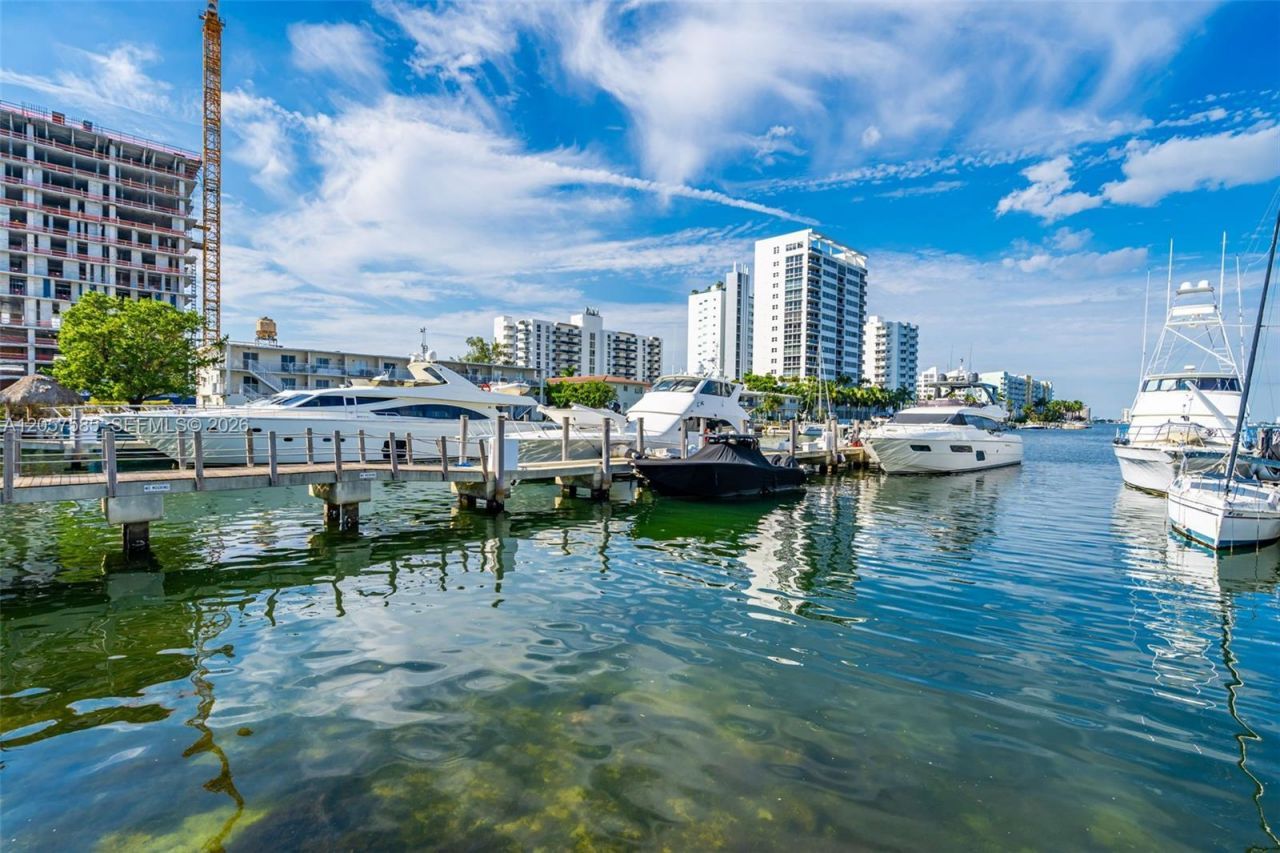 7900 Harbor Island Dr, Unit 1126, North Bay Village, FL 33141 Photo