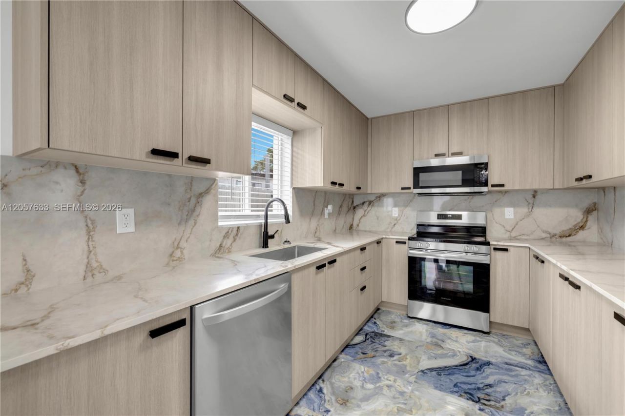 10350 SW 48th St , Unit 2, Miami, FL 33165 Photo