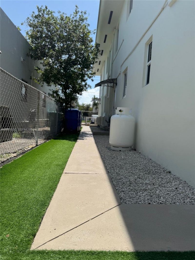 251 NW 57th Ave , Miami, FL 33126 Photo