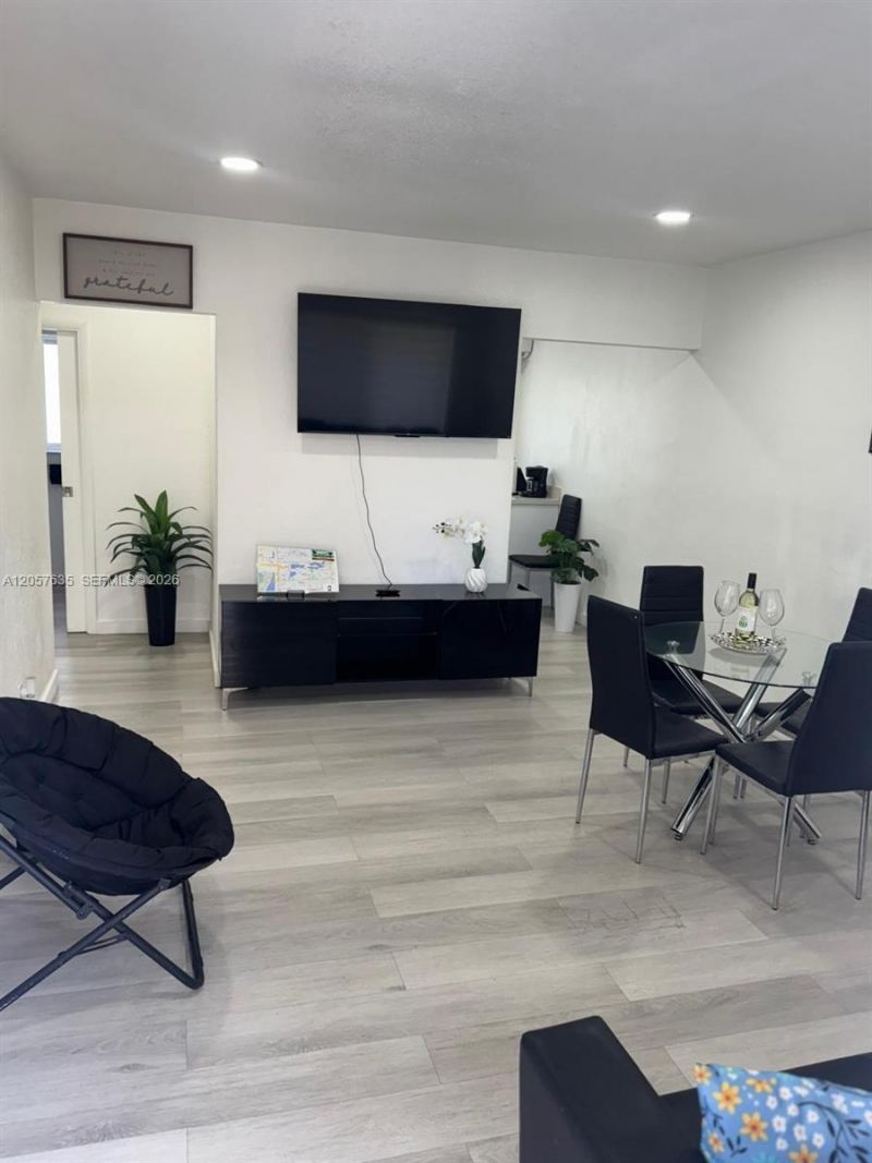 251 NW 57th Ave , Miami, FL 33126 Photo