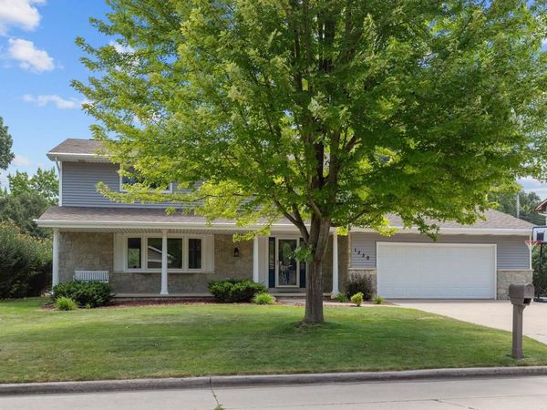 1330 N BRIARCLIFF DRIVE, Appleton, WI 54915