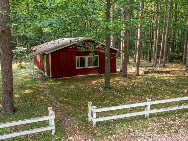 7211 Northern Drive, Pentwater, MI 49449