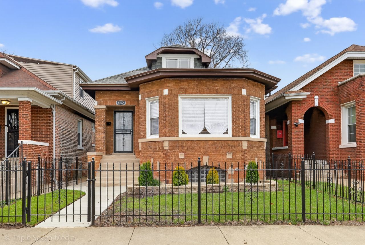 8132 S Paxton Avenue , Chicago, IL 60617