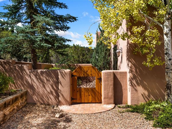 3 Camino Osito , Santa Fe, NM 87505