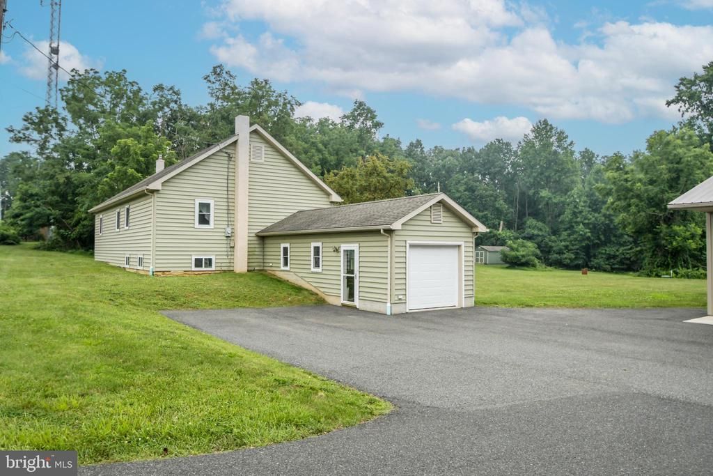 2016 ADAMS ROAD , EAST GREENVILLE, PA 18041