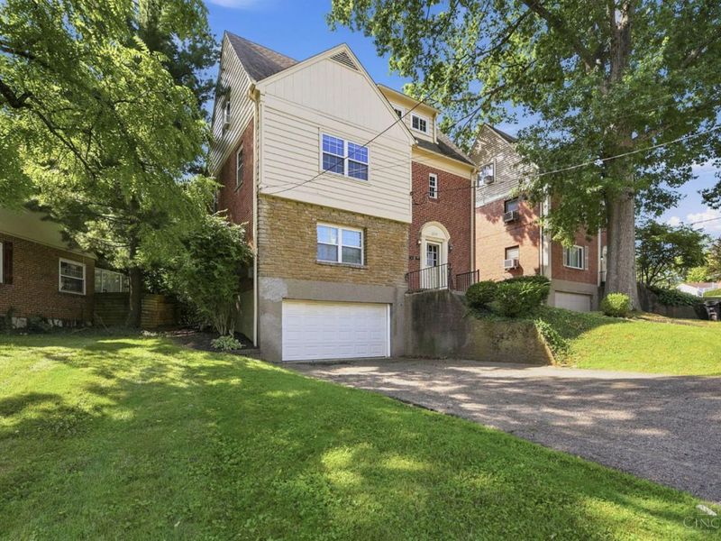 6239 Crestview Place, Cincinnati, OH 45230 Photo 2
