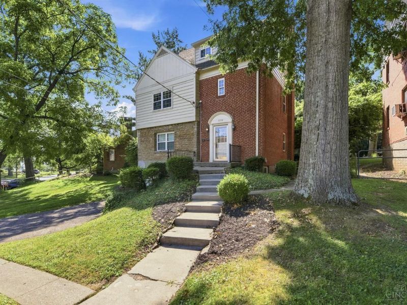6239 Crestview Place, Cincinnati, OH 45230 Photo 3