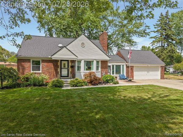21225 Martin Road, St. Clair Shores, MI 48081