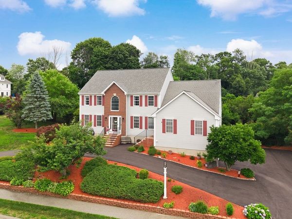 24 Sheridan Ln, Tewksbury, MA 01876