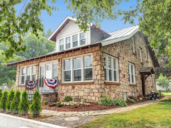 109 E WISCONSIN STREET, Weyauwega, WI 54983