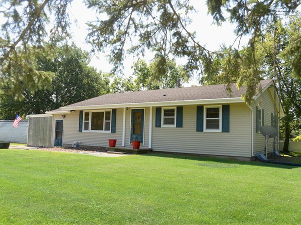 1104 N 29th Road , Utica, IL 61373