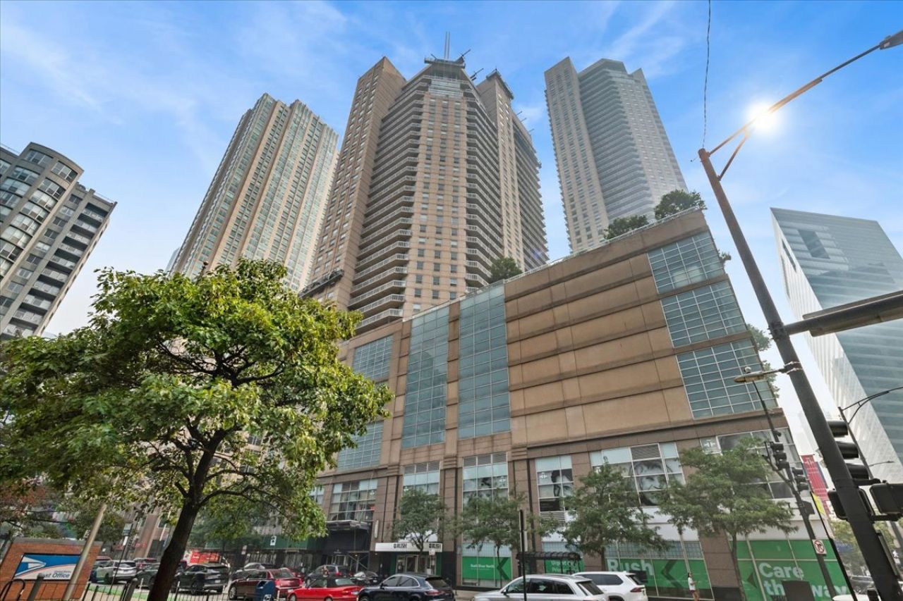 545 N DEARBORN Street , Chicago, IL 60610