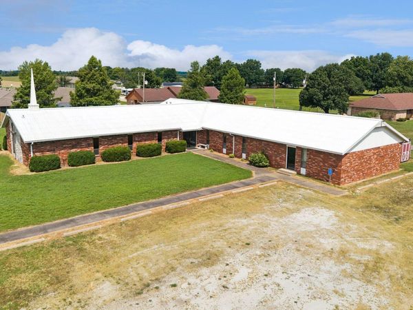 924 W Hope Avenue , Vinita, OK 74301