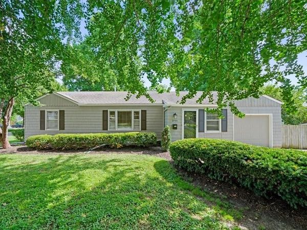 2701 W 47th Terrace, Westwood, KS 66205