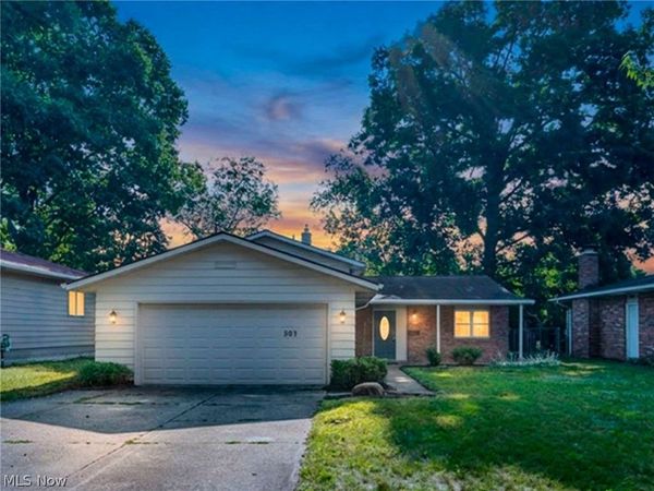 509 Silver Meadows Boulevard , Kent, OH 44240