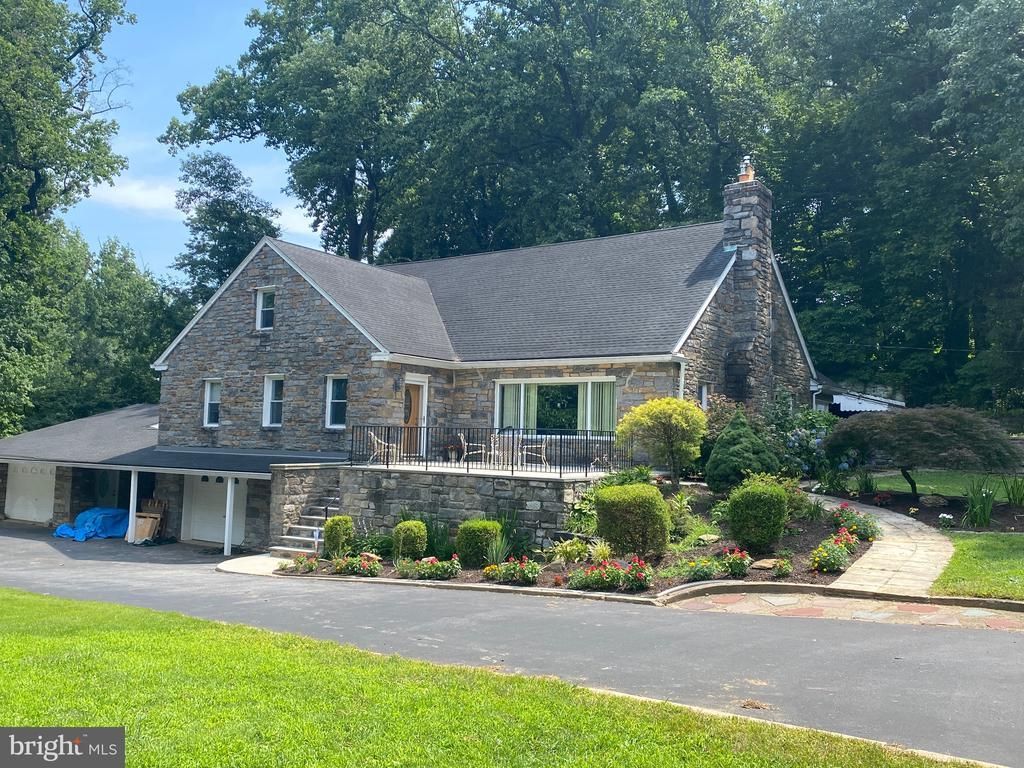 101 S ELMWOOD AVENUE, GLENOLDEN, PA 19036