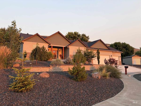 3983 Foothill Dr, Lewiston, ID 83501