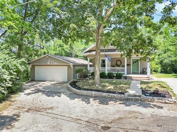 21 Helston Place, Hillsboro, IL 62049