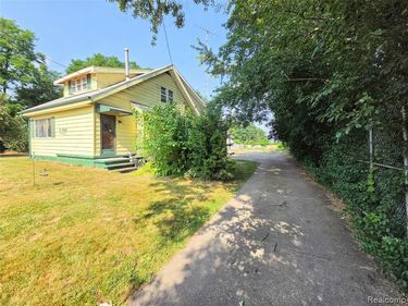 7046 N Dort Highway , Genesee Twp, MI 48458