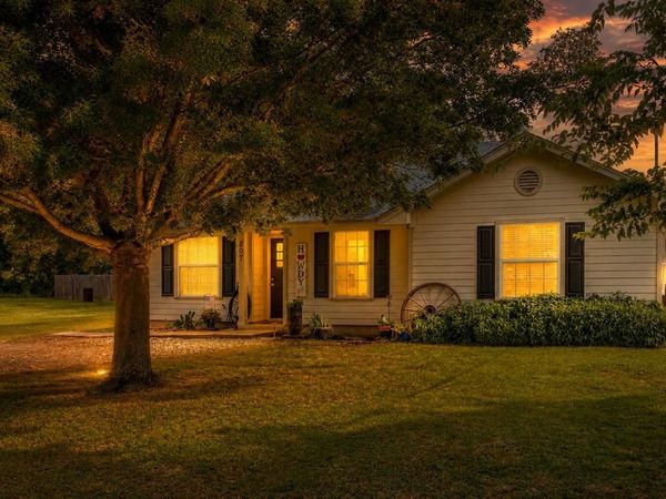 807 Lee Street , Tioga, TX 76271